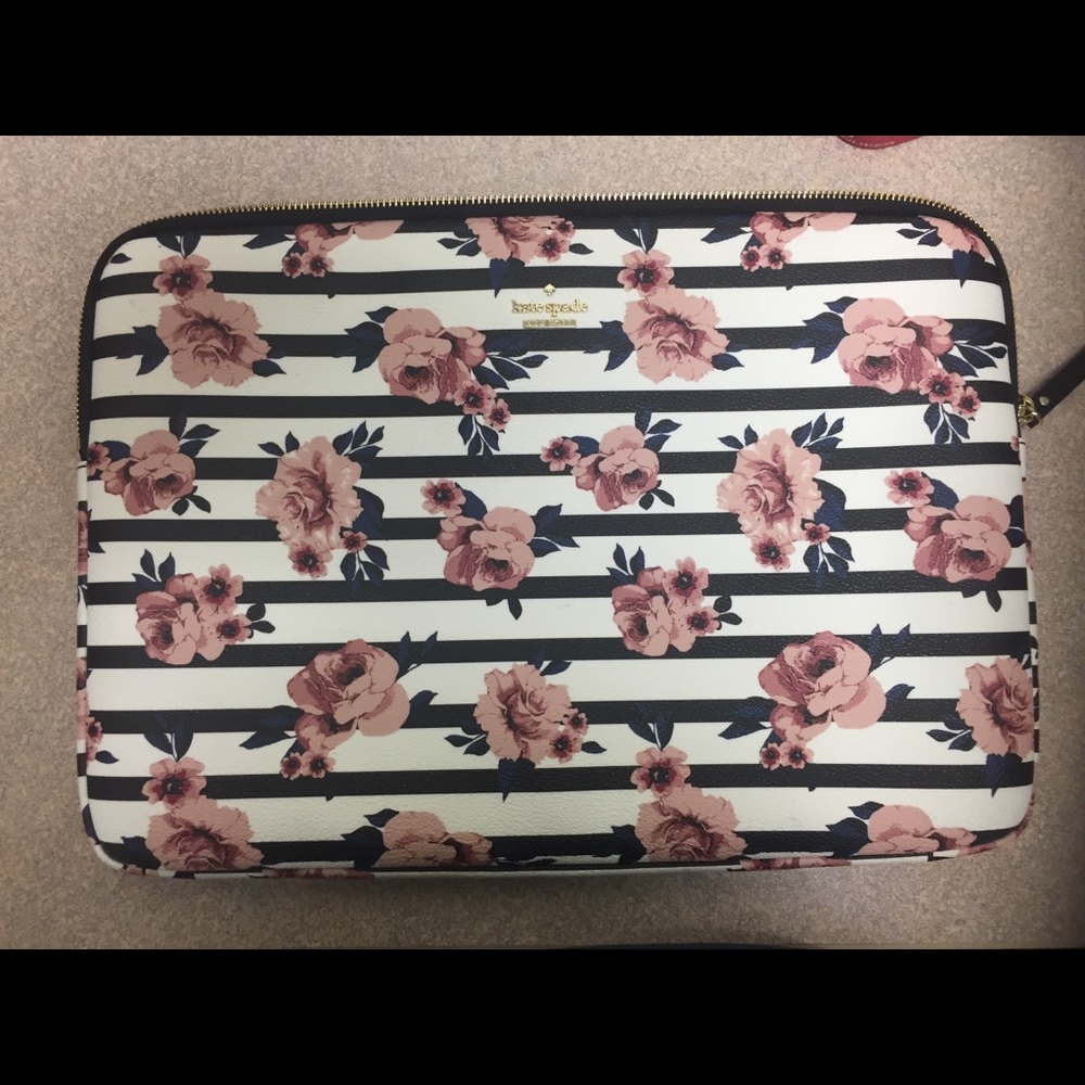 Kate spade lip top sleeve